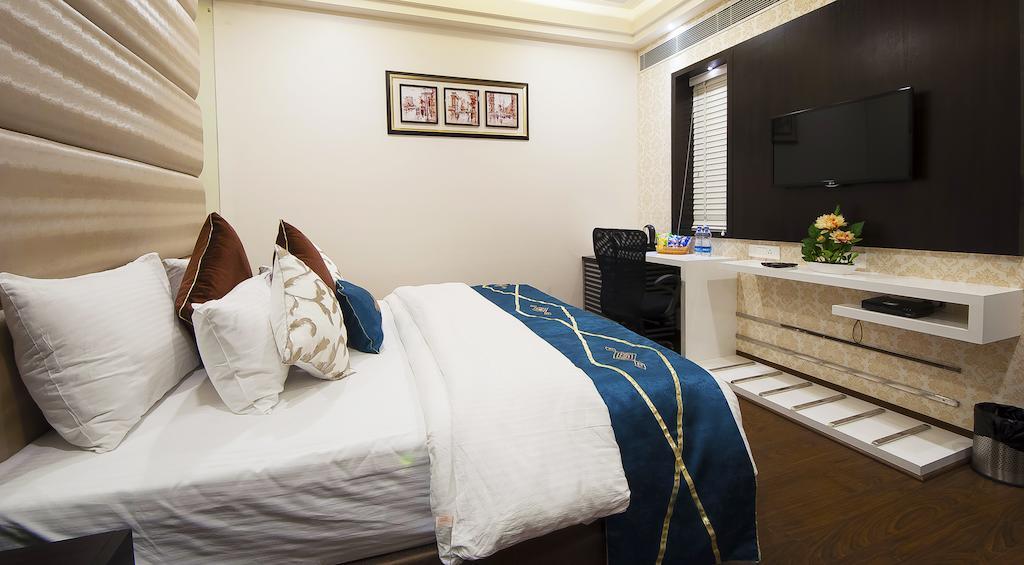 Hotel Taj Princess - Boutique Hotel Дели Экстерьер фото