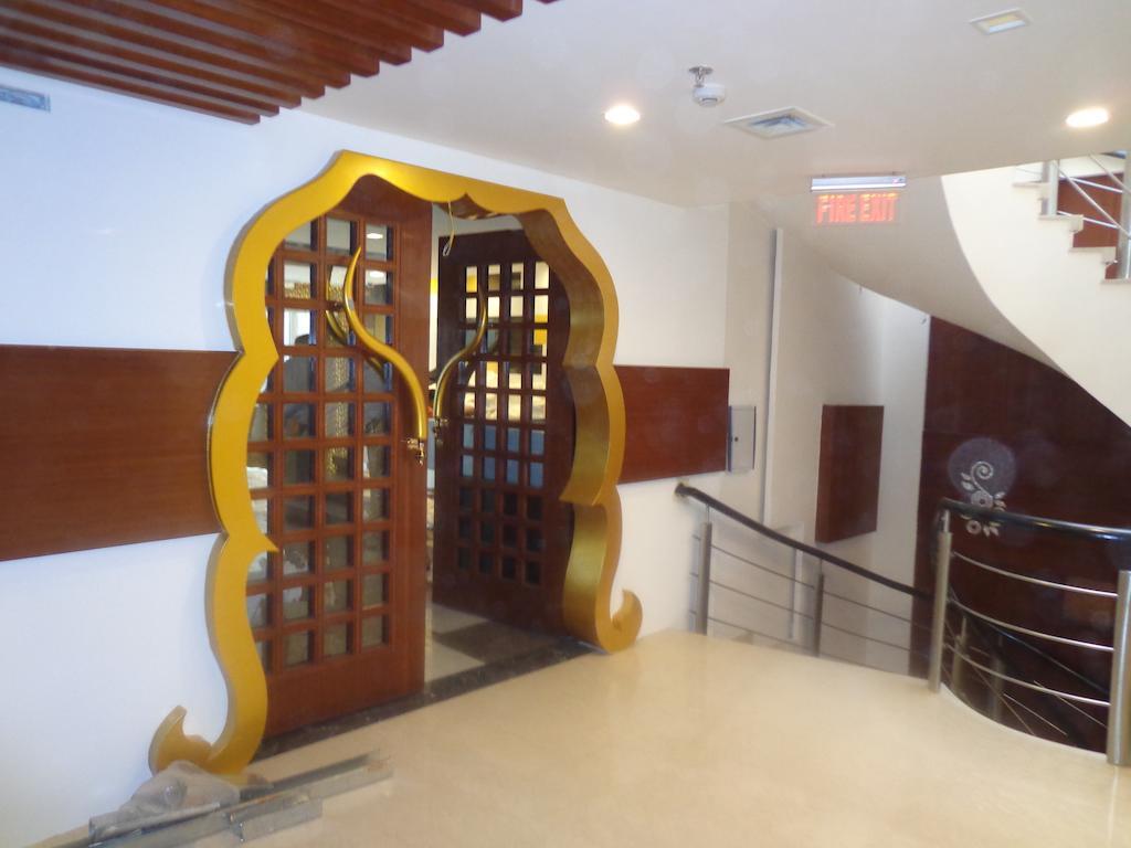 Hotel Taj Princess - Boutique Hotel Дели Экстерьер фото