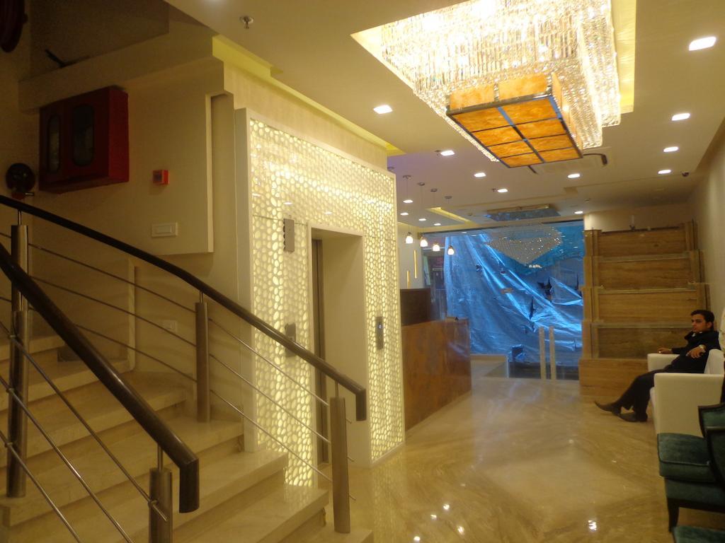 Hotel Taj Princess - Boutique Hotel Дели Экстерьер фото