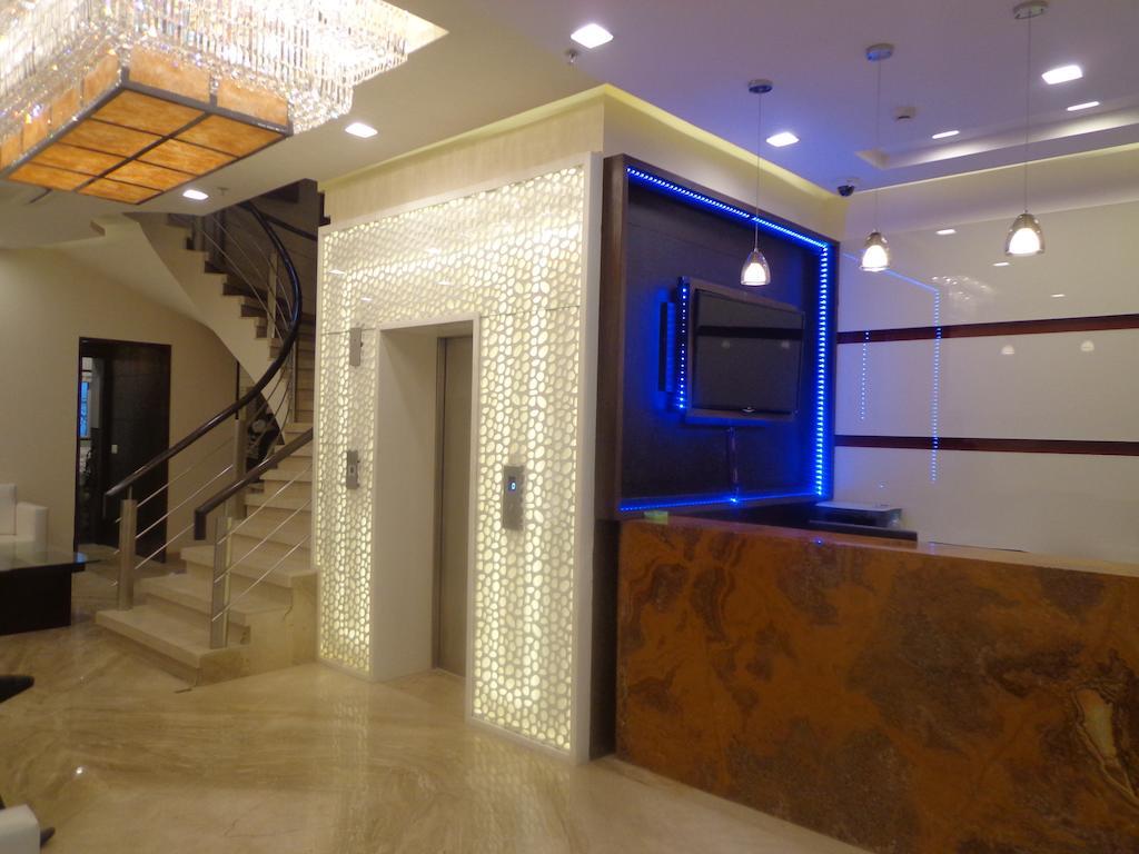 Hotel Taj Princess - Boutique Hotel Дели Экстерьер фото
