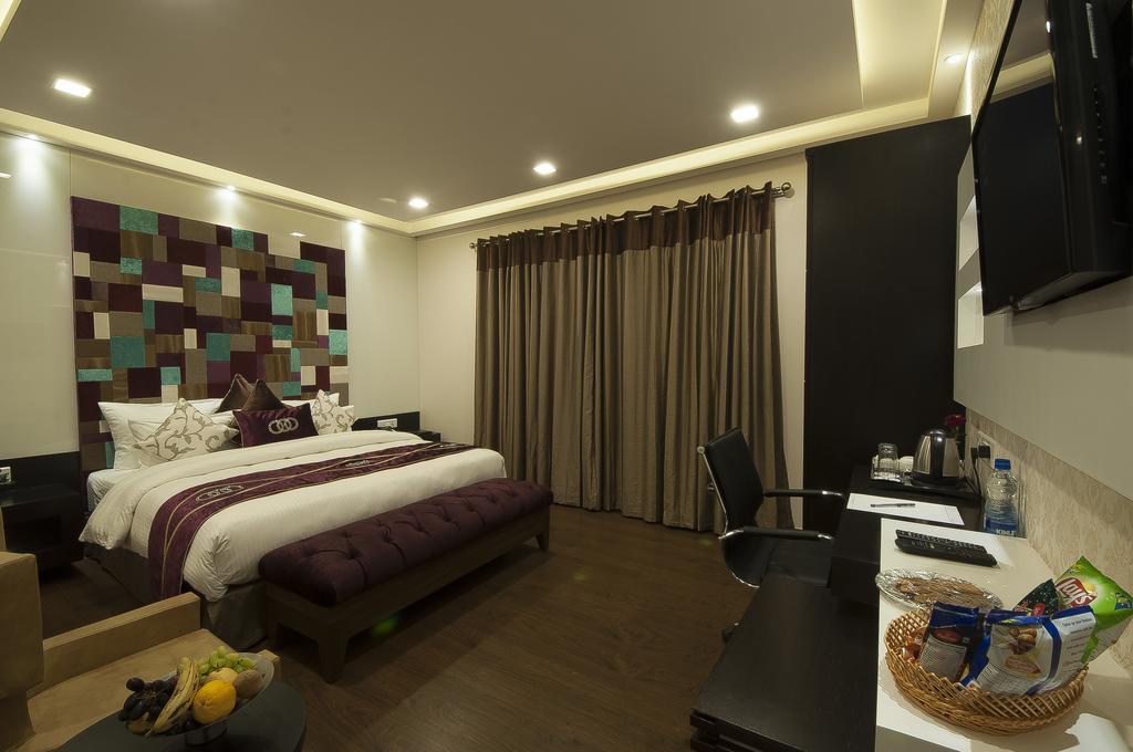 Hotel Taj Princess - Boutique Hotel Дели Экстерьер фото