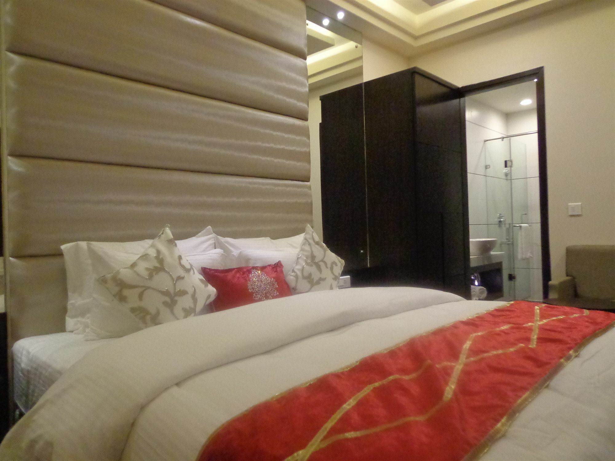 Hotel Taj Princess - Boutique Hotel Дели Экстерьер фото