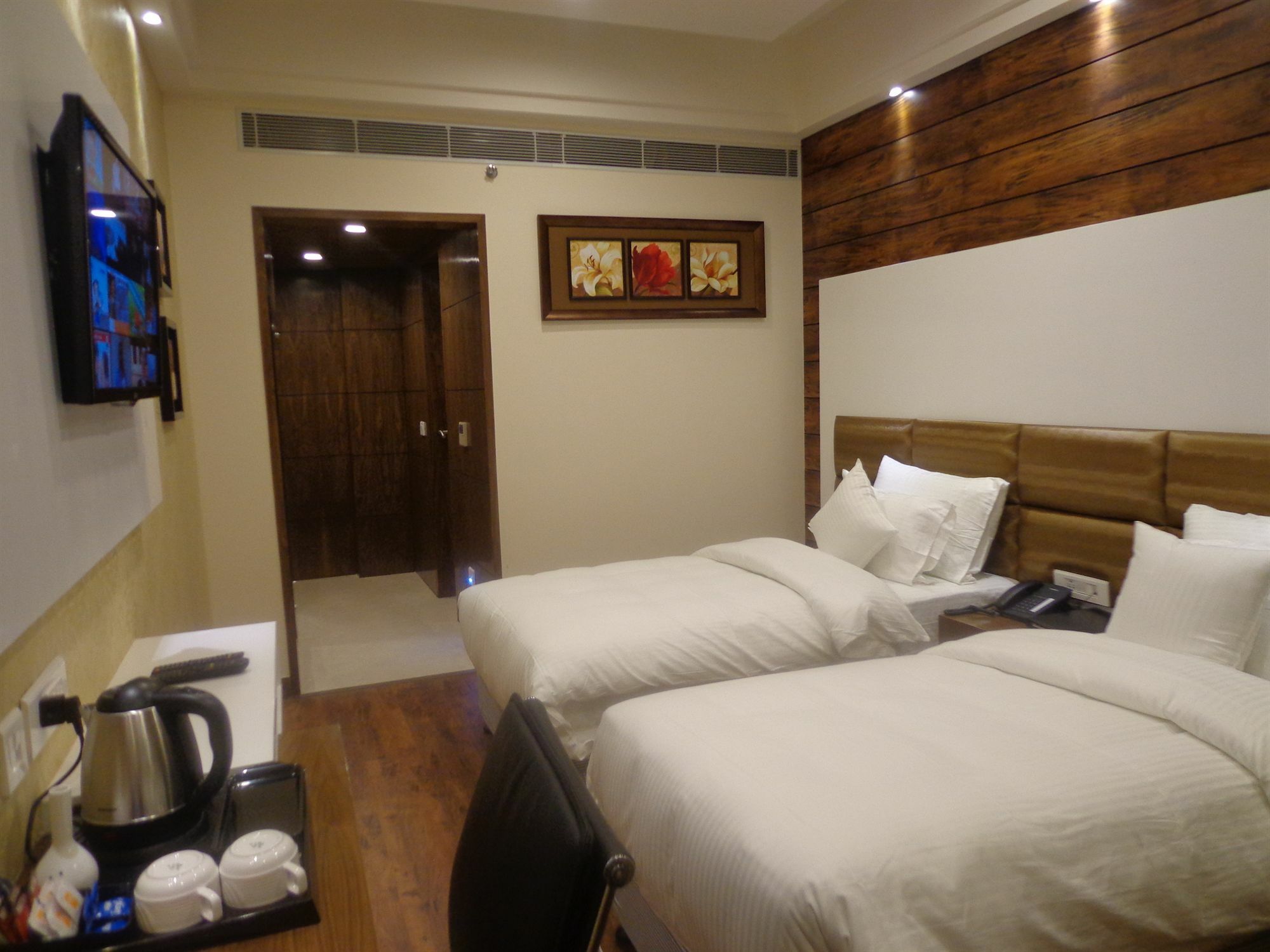 Hotel Taj Princess - Boutique Hotel Дели Экстерьер фото
