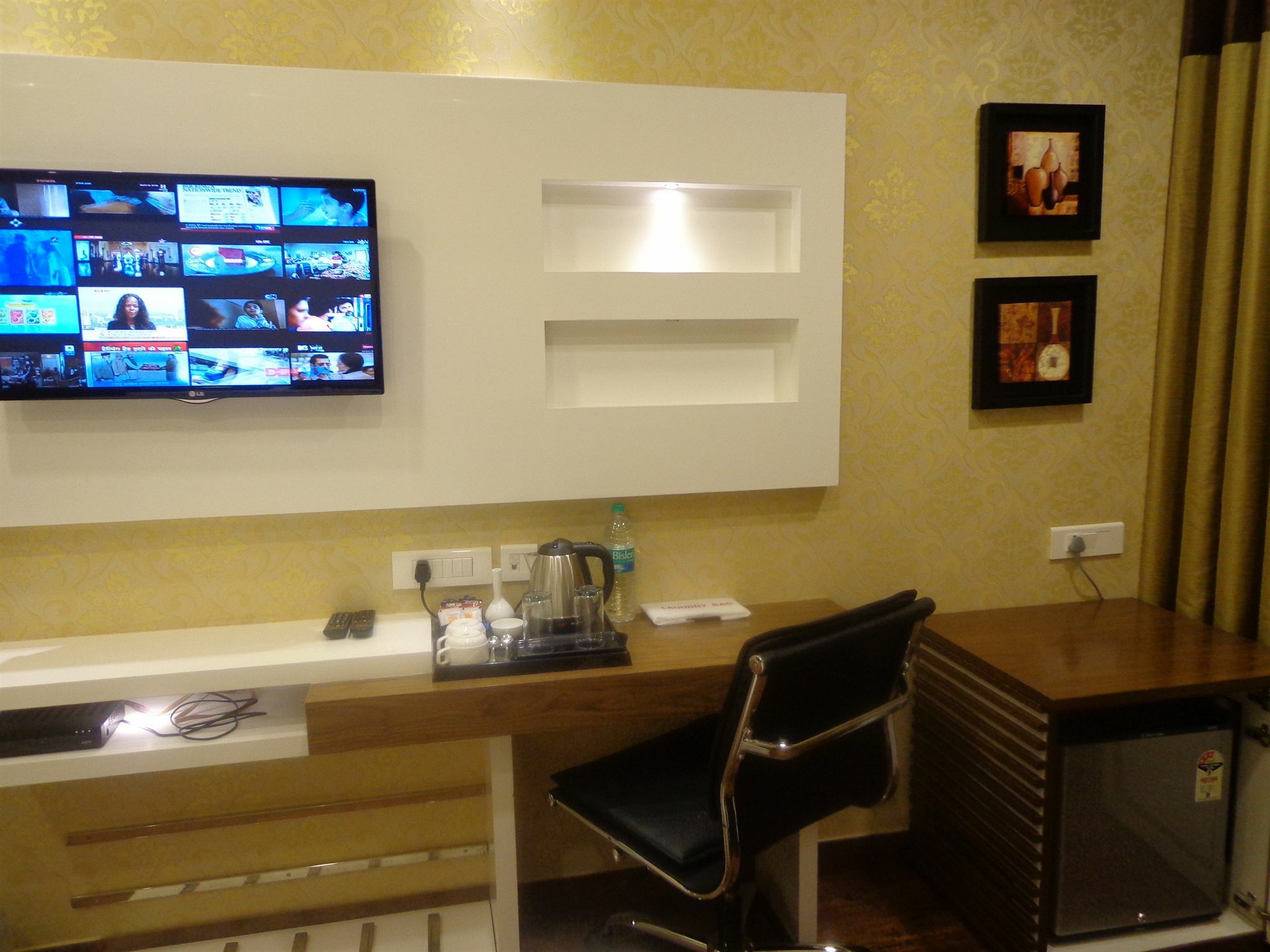 Hotel Taj Princess - Boutique Hotel Дели Экстерьер фото