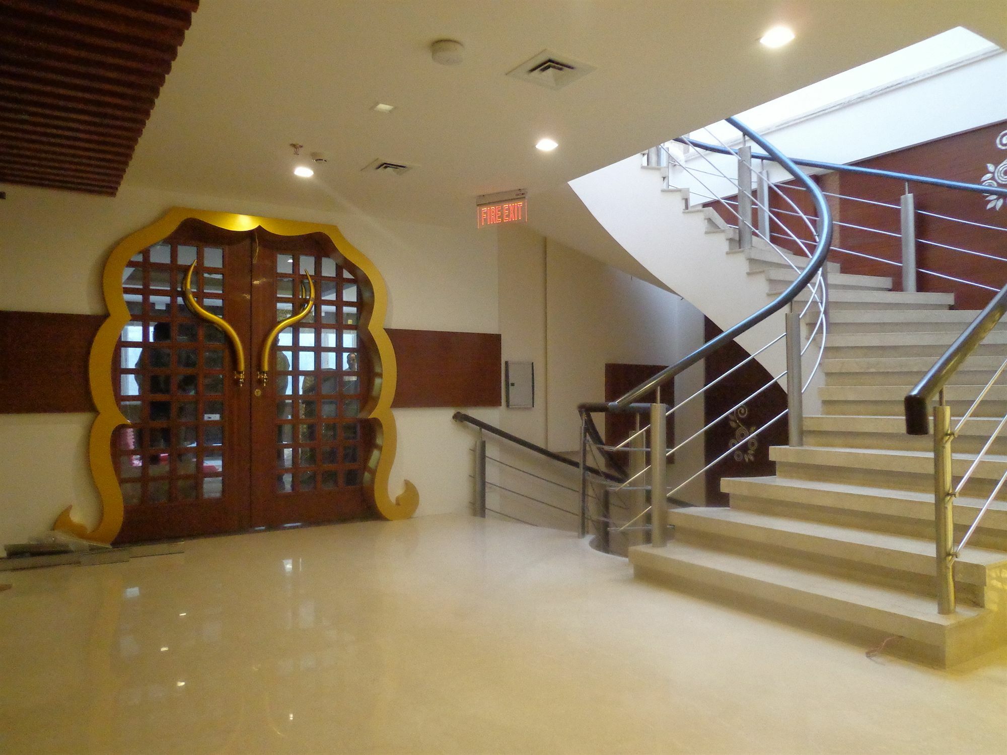 Hotel Taj Princess - Boutique Hotel Дели Экстерьер фото